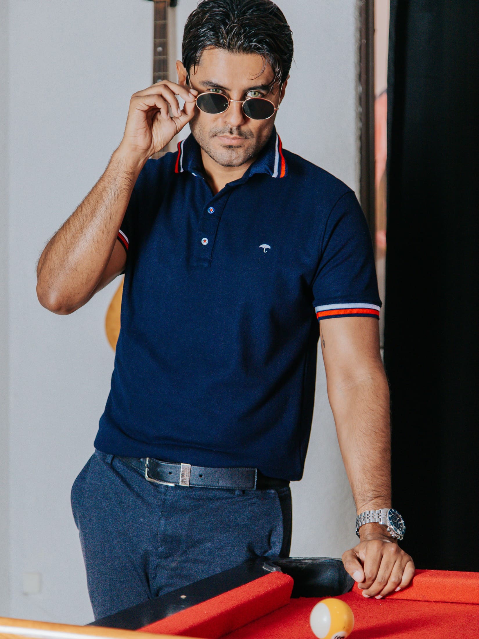 Playera Polo Hombre Slim Fit Azul Marino Detalles Blanco y Rojo - Tiendas Platino Playeras Hombre 34 (S)