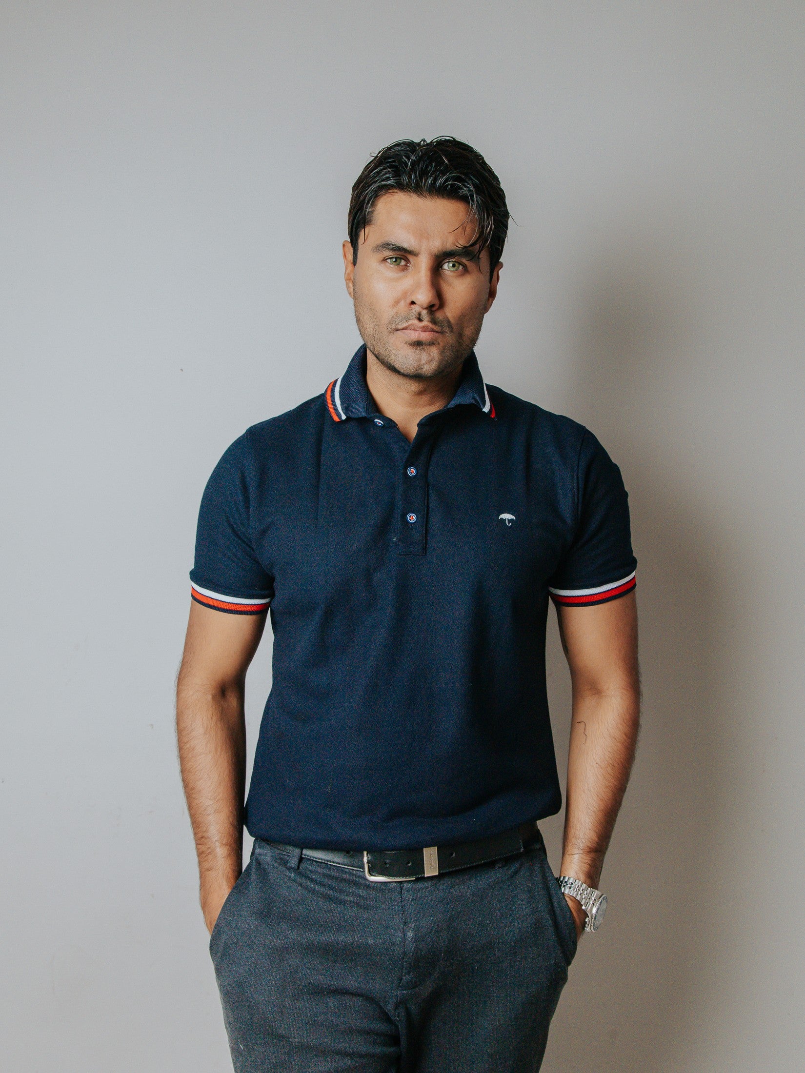 Playera Polo Hombre Slim Fit Azul Marino Detalles Blanco y Rojo