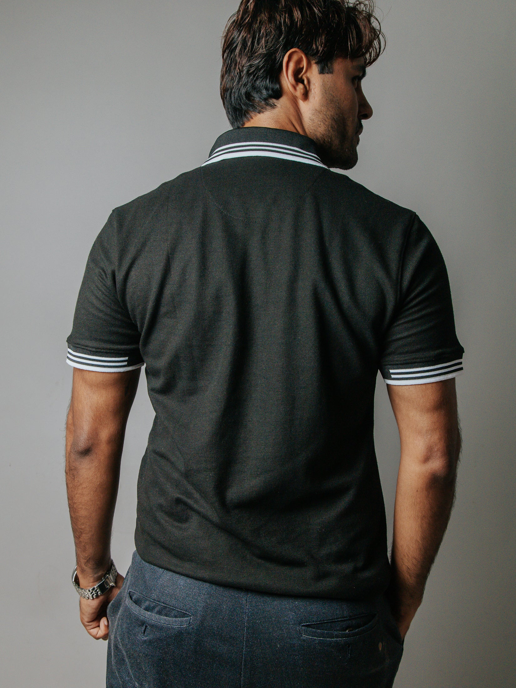 Playera Polo Hombre Slim Fit Negra Detalle Líneas Blancas