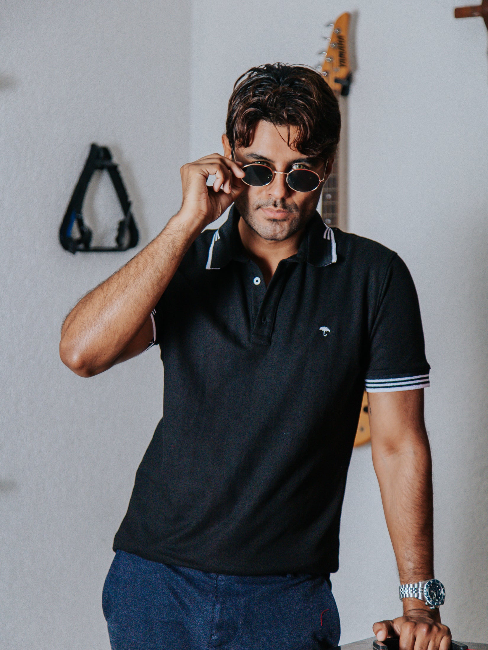 Playera Polo Hombre Slim Fit Negra Detalle Líneas Blancas