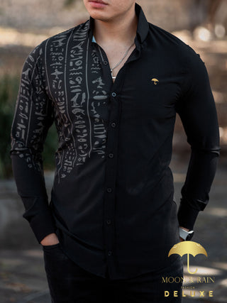 Camisa Hombre Casual Slim Fit Negra Letras Símbolos Egipcios