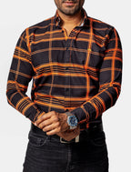 Camisa Casual Hombre, Negra Líneas Naranja - 34 (S)-Tiendas Platino