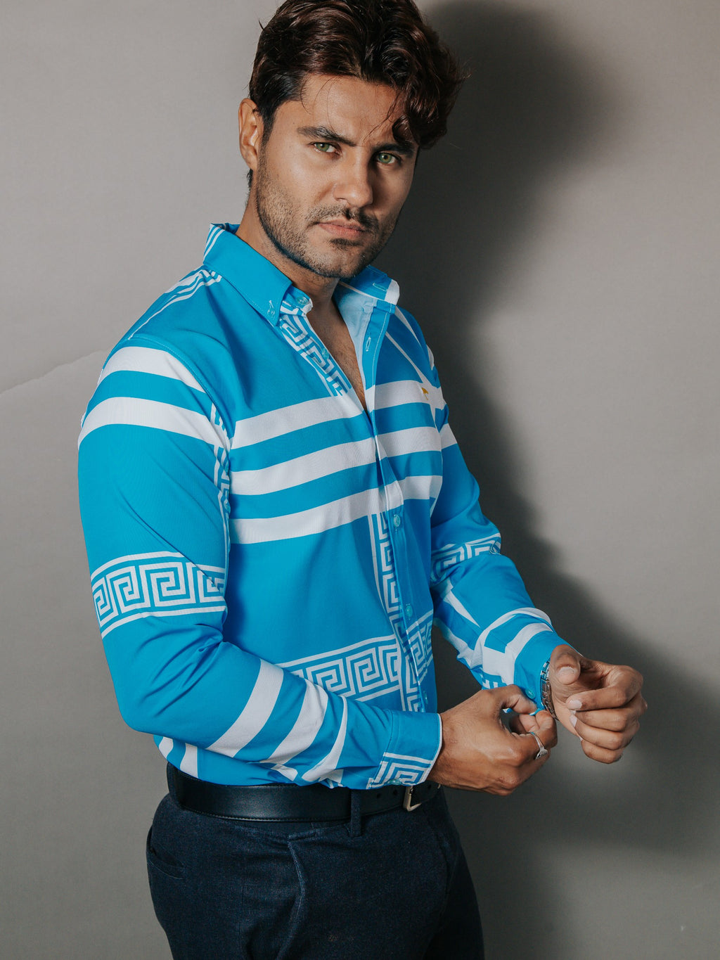 Camisa Hombre Casual Azul Cielo Detalle Griego Blanco