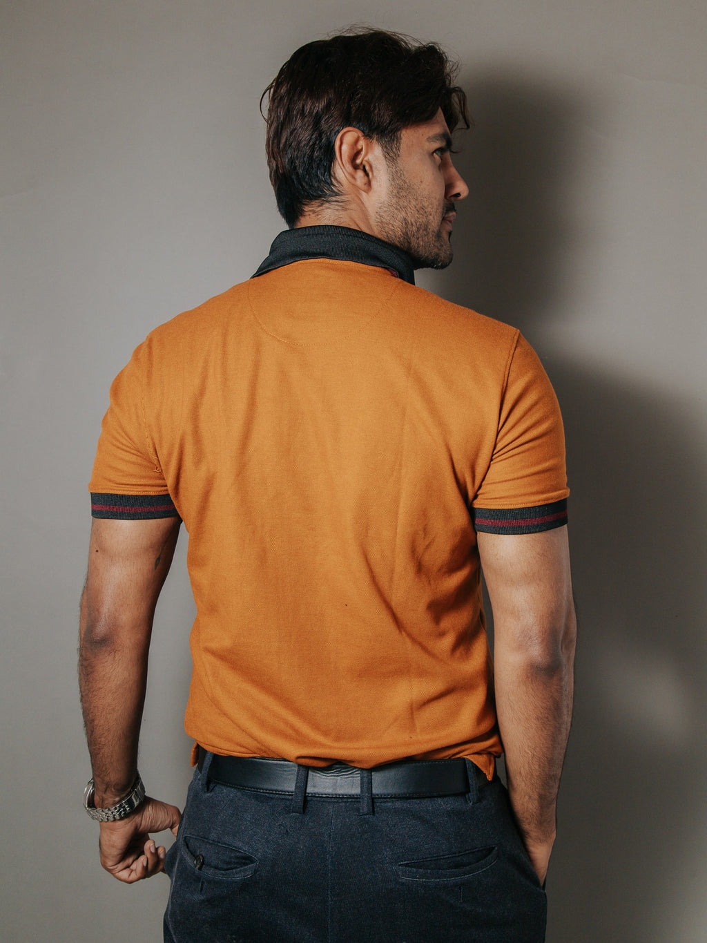 Playera Polo Hombre Slim Fit Caqui Detalle Blanco y Vino