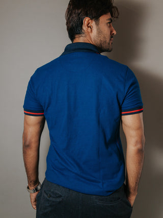 Playera Polo Hombre Slim Fit Azul Rey Detalle Blanco y Rojo