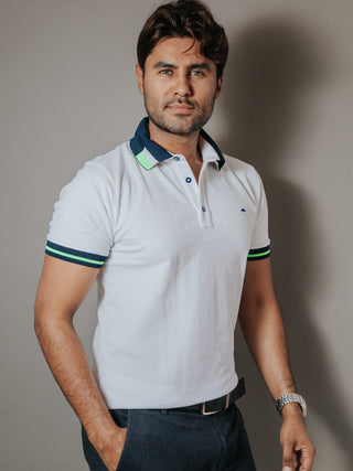 Playera Polo Hombre Slim Fit Blanca Detalle Azul Marino y Verde
