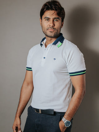 Playera Polo Hombre Slim Fit Blanca Detalle Azul Marino y Verde