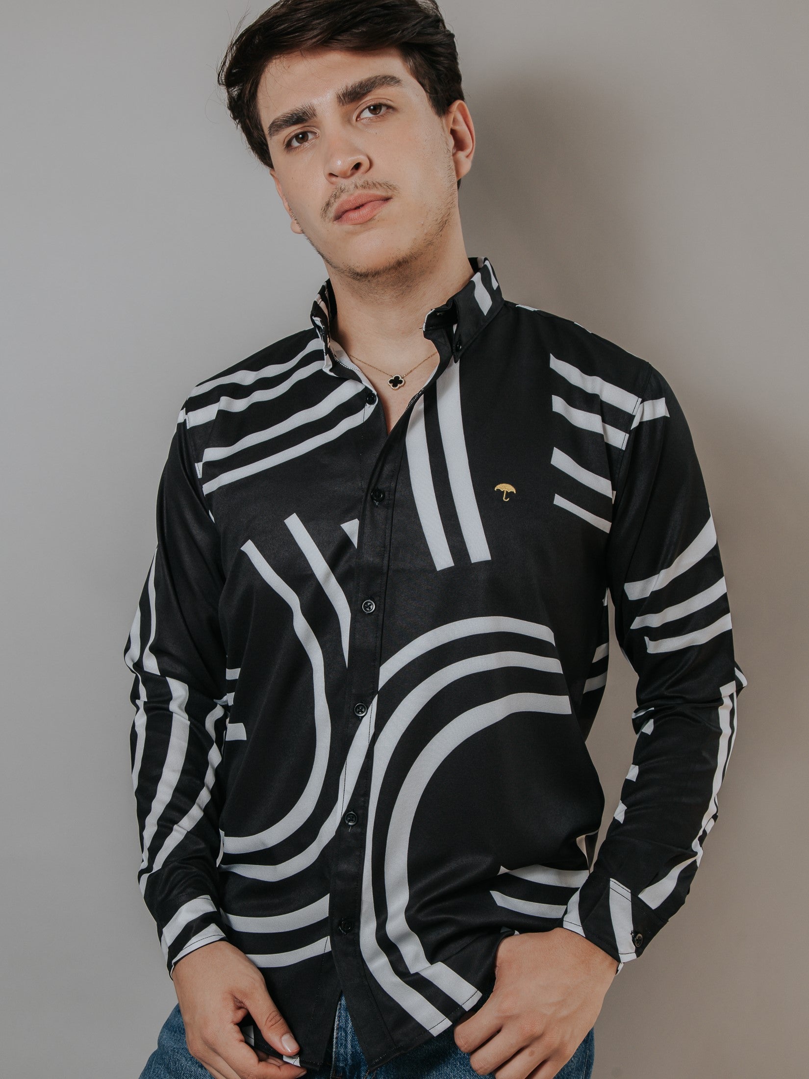 Camisa Hombre Casual Negra Círculos Blancos