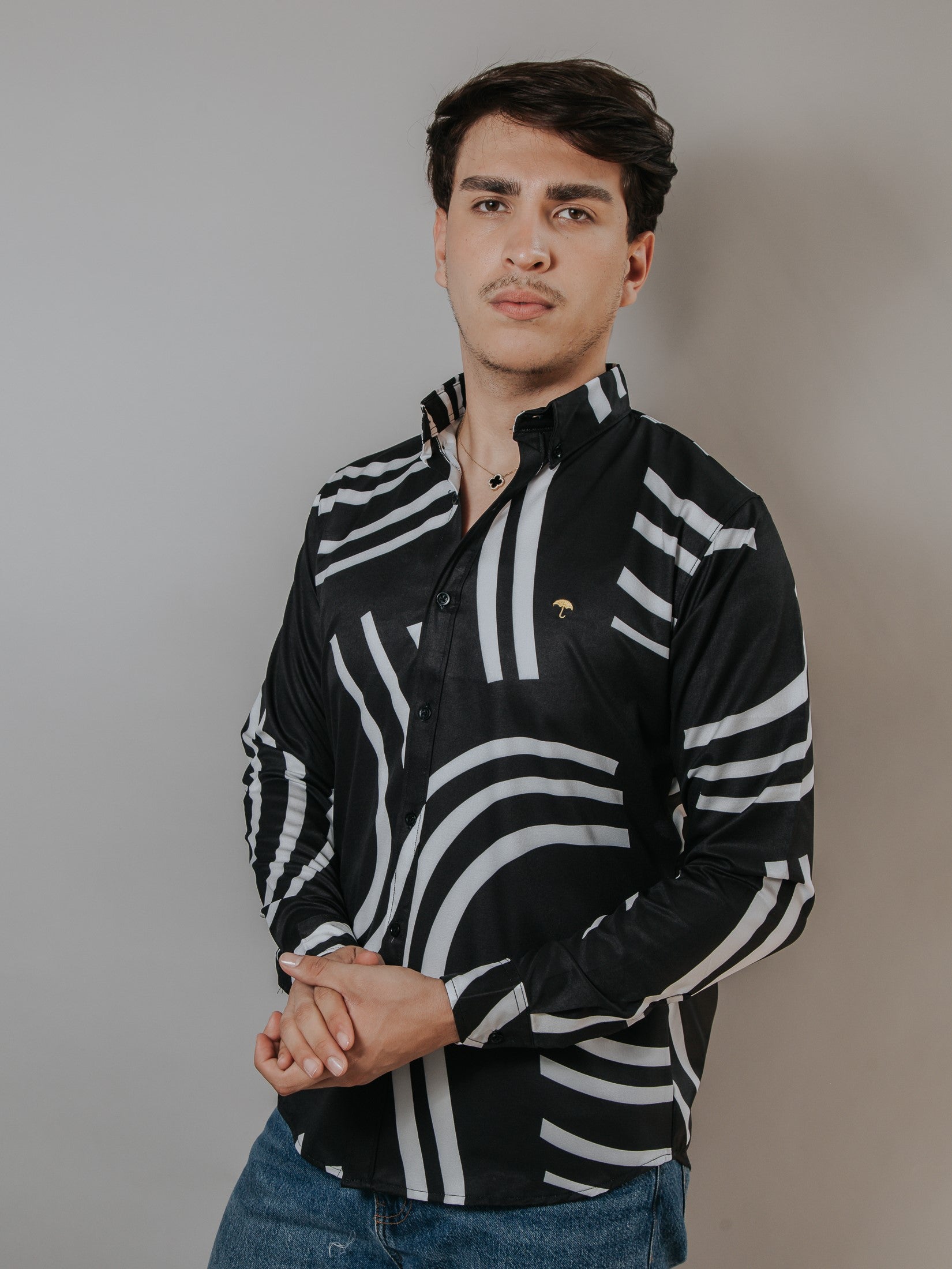 Camisa Hombre Casual Negra Círculos Blancos