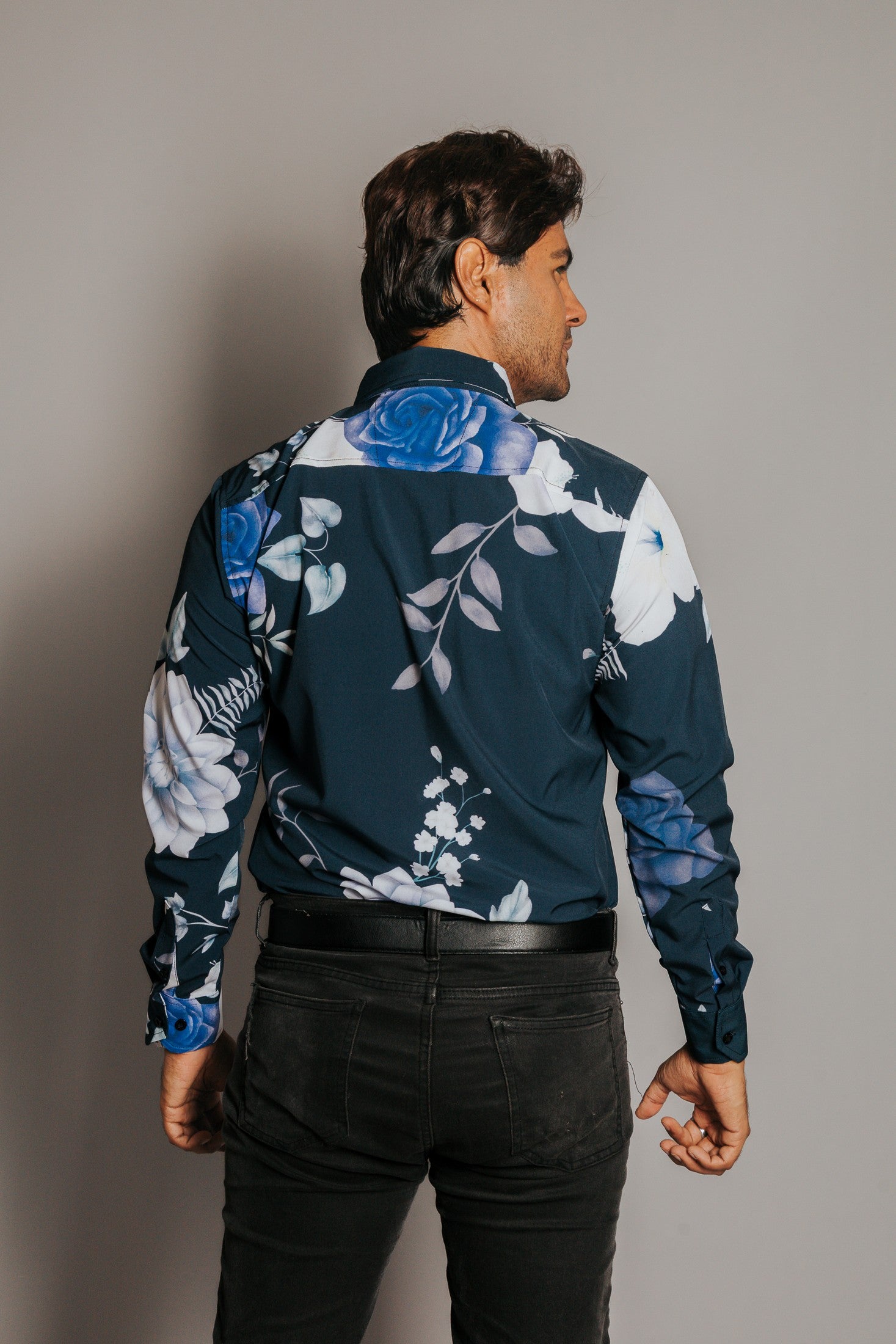 Camisa Hombre Casual Negra Rosas Moradas y Blancas