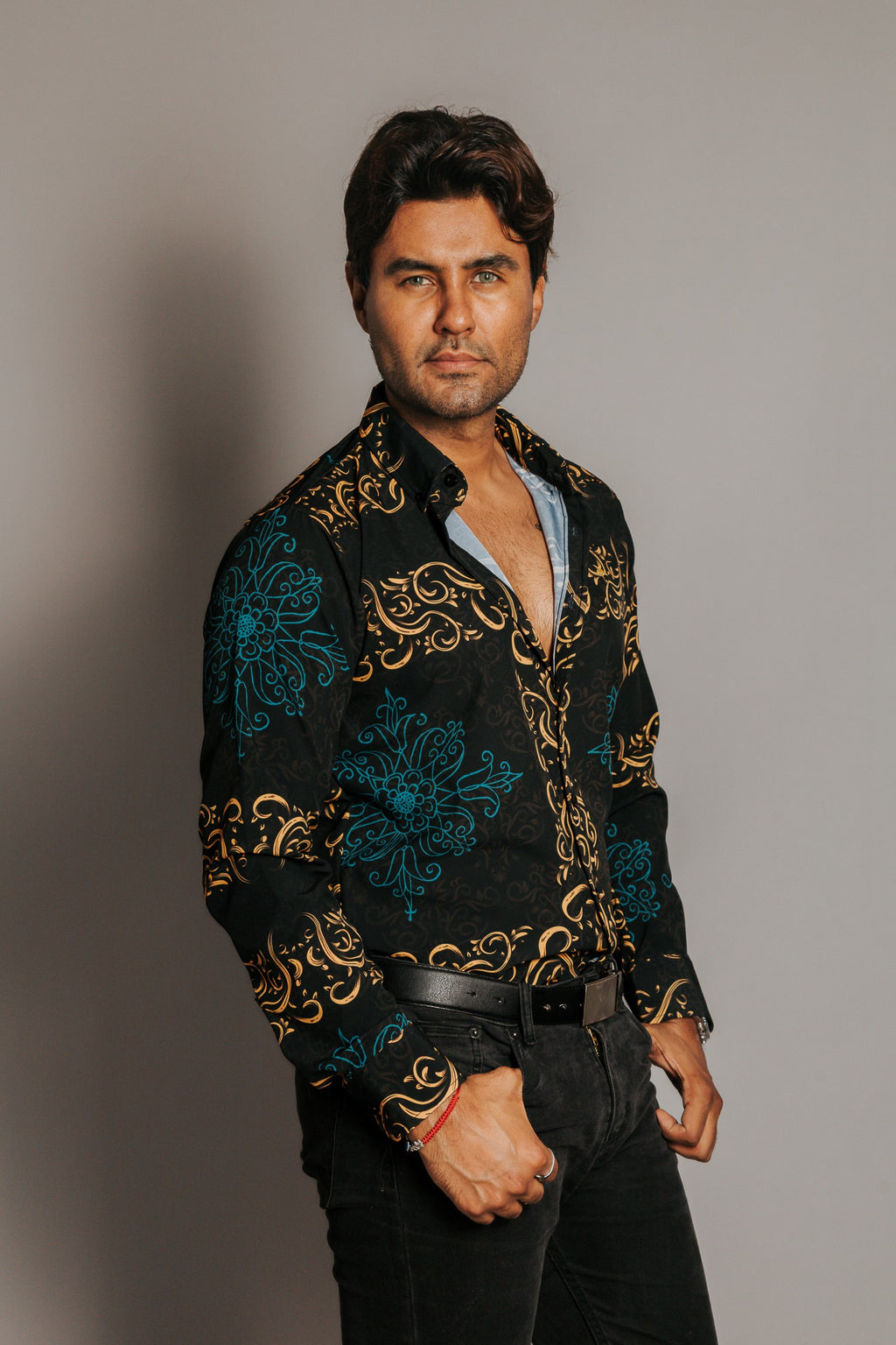 Camisa Hombre Casual Detalle Ornamental Dorado Mándala Azul