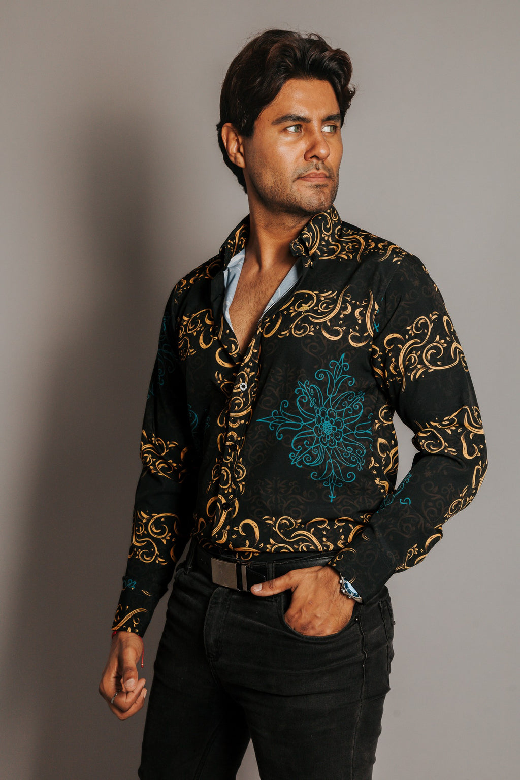 Camisa Hombre Casual Detalle Ornamental Dorado Mándala Azul