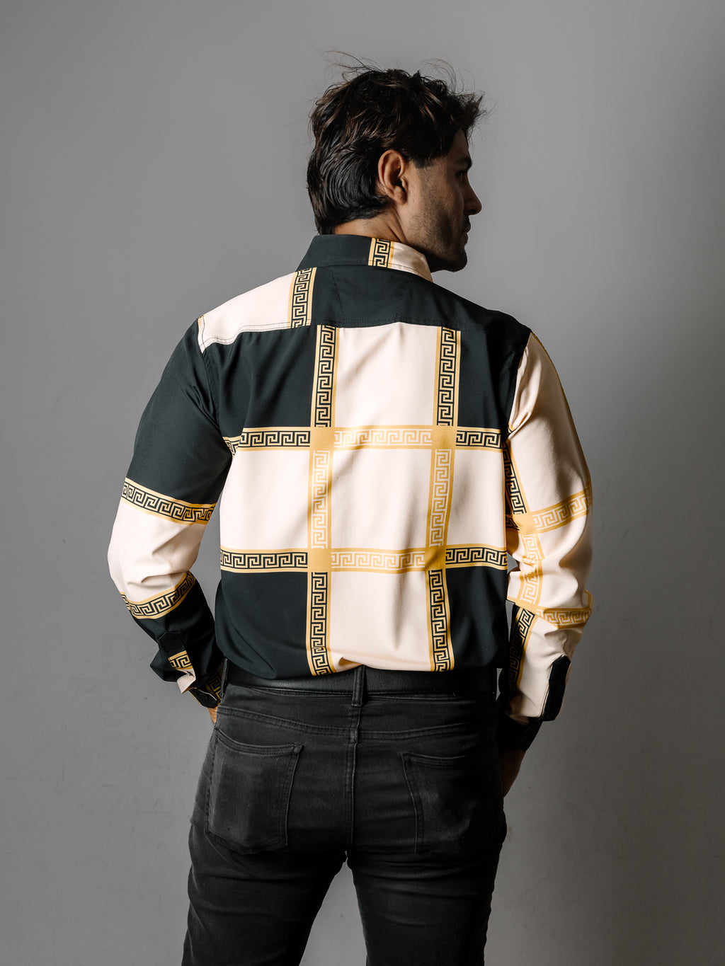 Camisa Hombre Casual Negro Beige Grecas Dorado