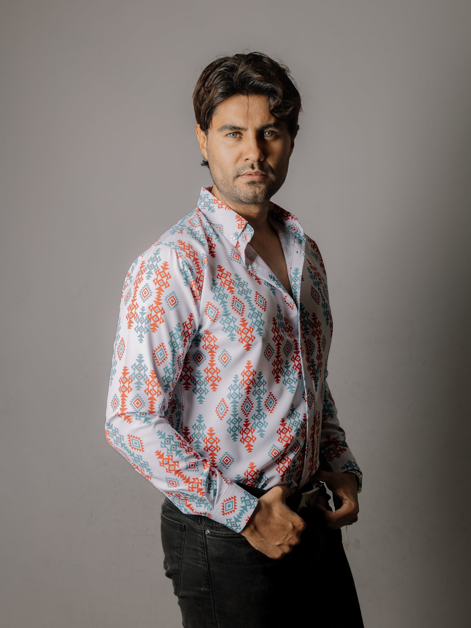 Camisa Hombre Blanca Detalles Rojo y Verde