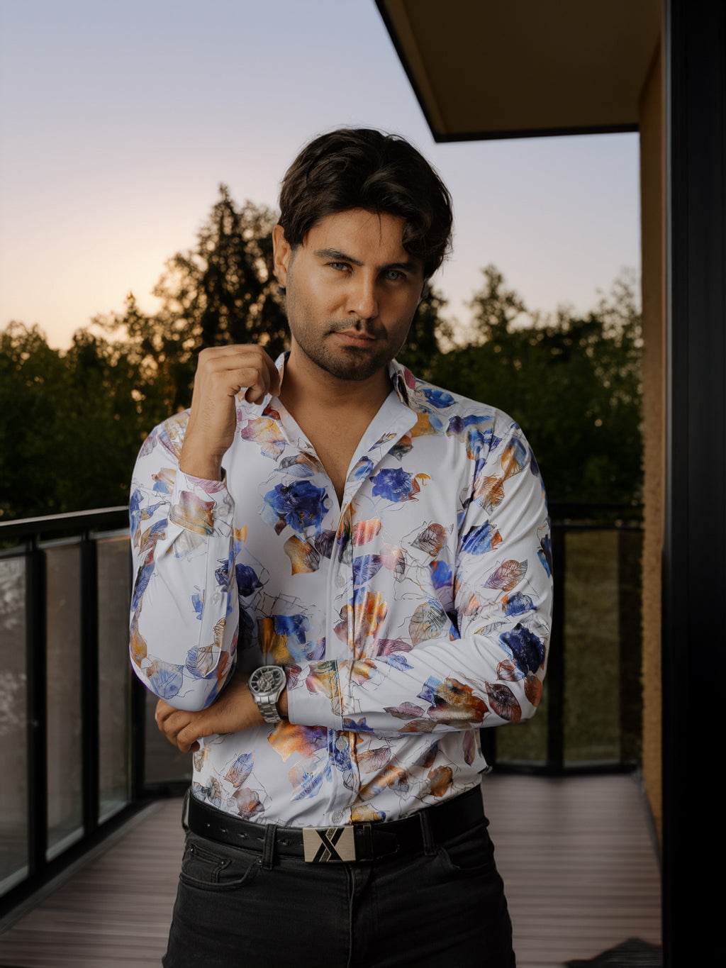 Men's Casual Slim Fit White Shirt with Blue Iridescent Leaves