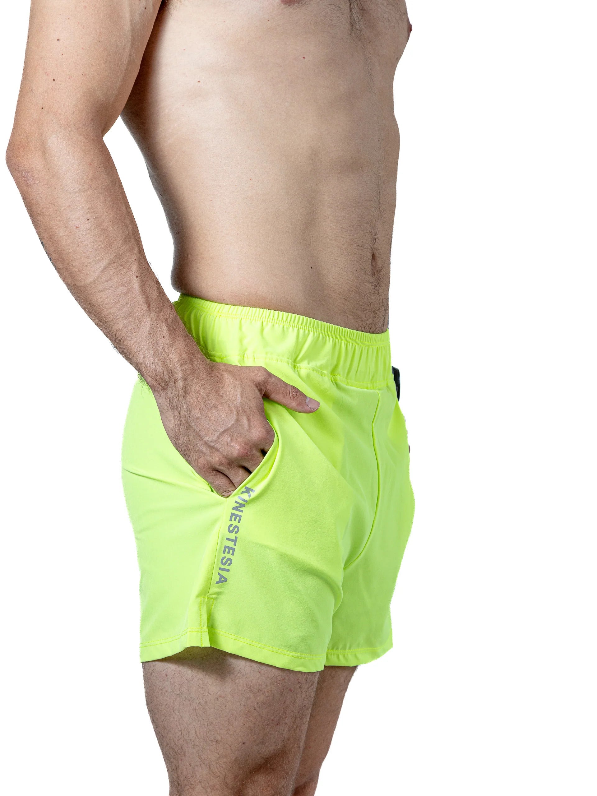 SHORT DEPORTIVO AMARILLO NEÓN CON LICRA P HOMBRE KINESTESIA