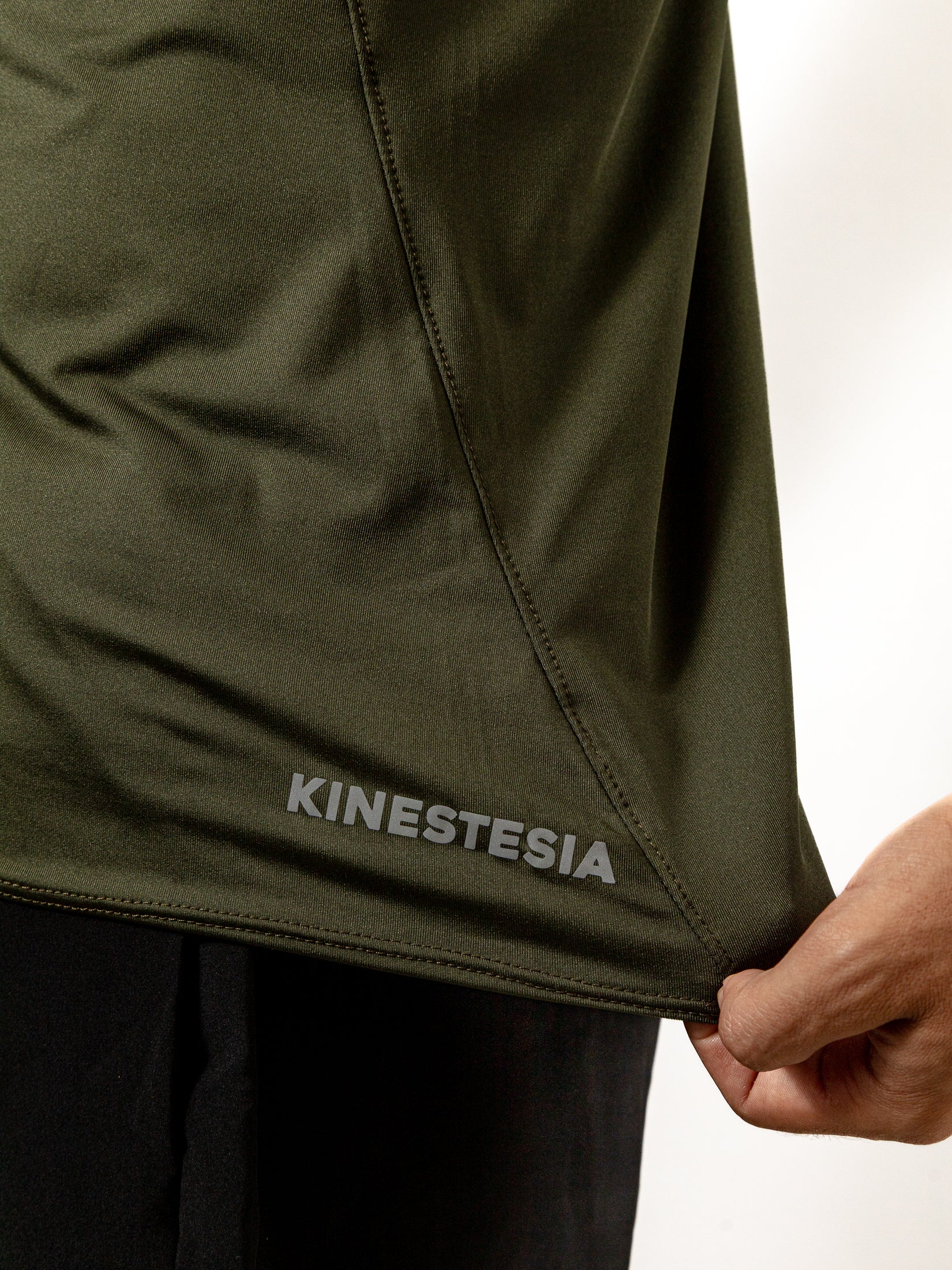 Playera Sin Mangas Verde Militar Para Hombre Basic Kinestesia