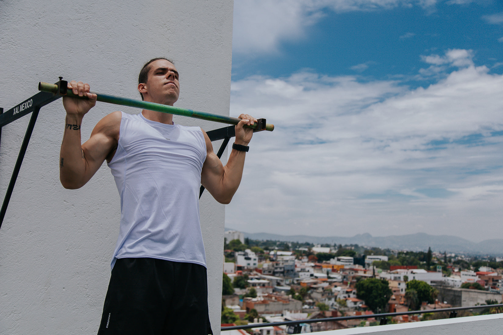 Playera Sin Mangas Blanca Para Hombre Basic Kinestesia