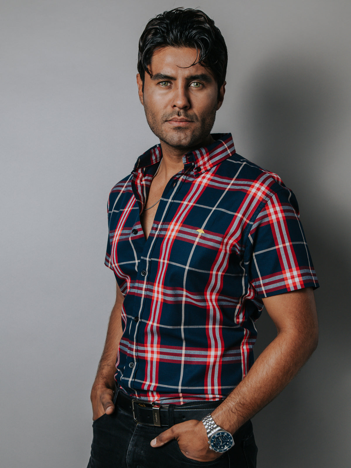 Camisa de Hombre   — Moon & Rain. Prenda elegante y moderna.