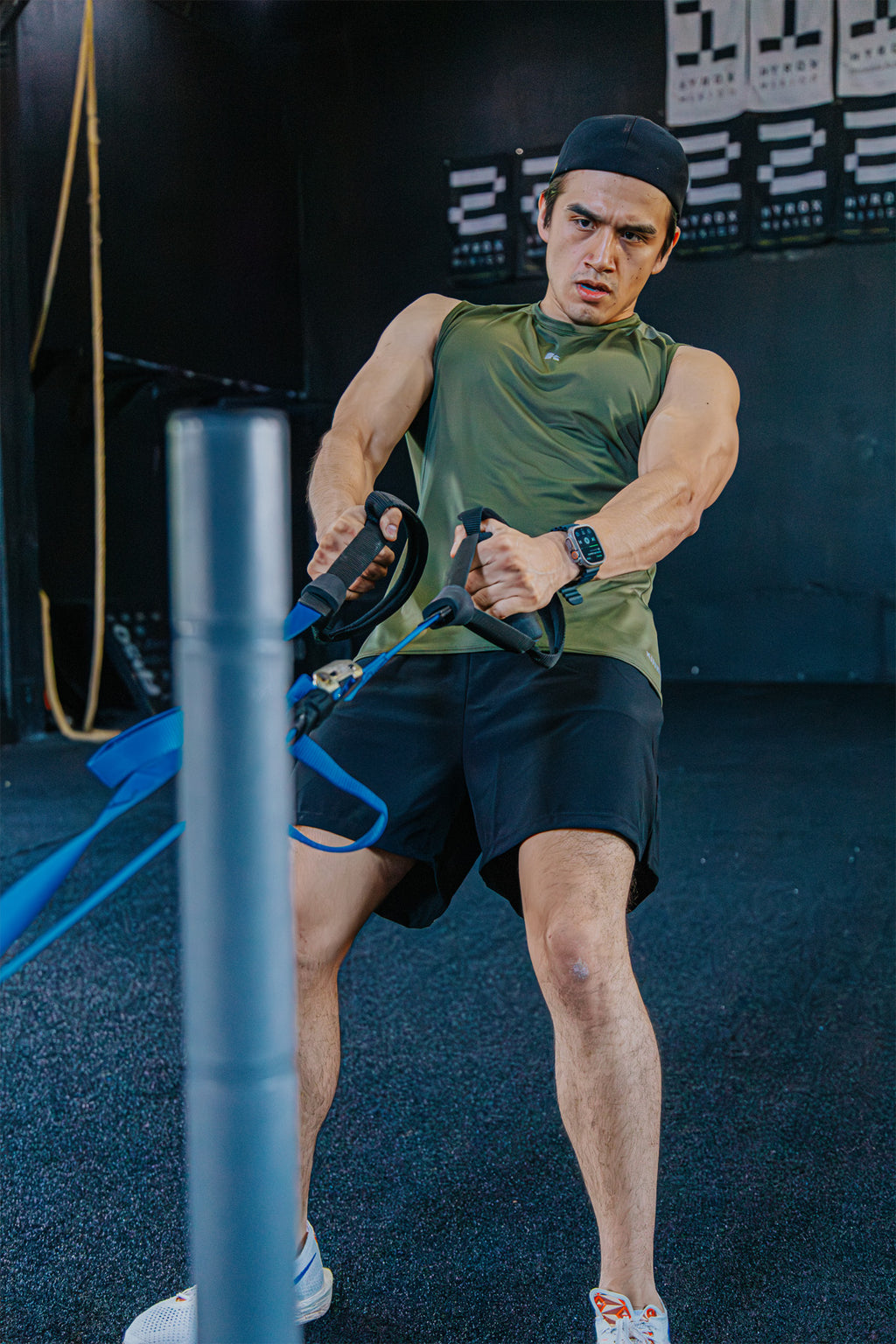 Playera Sin Mangas Verde Militar Para Hombre Basic Kinestesia