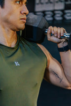 Playera Sin Mangas Verde Militar Para Hombre Basic Kinestesia