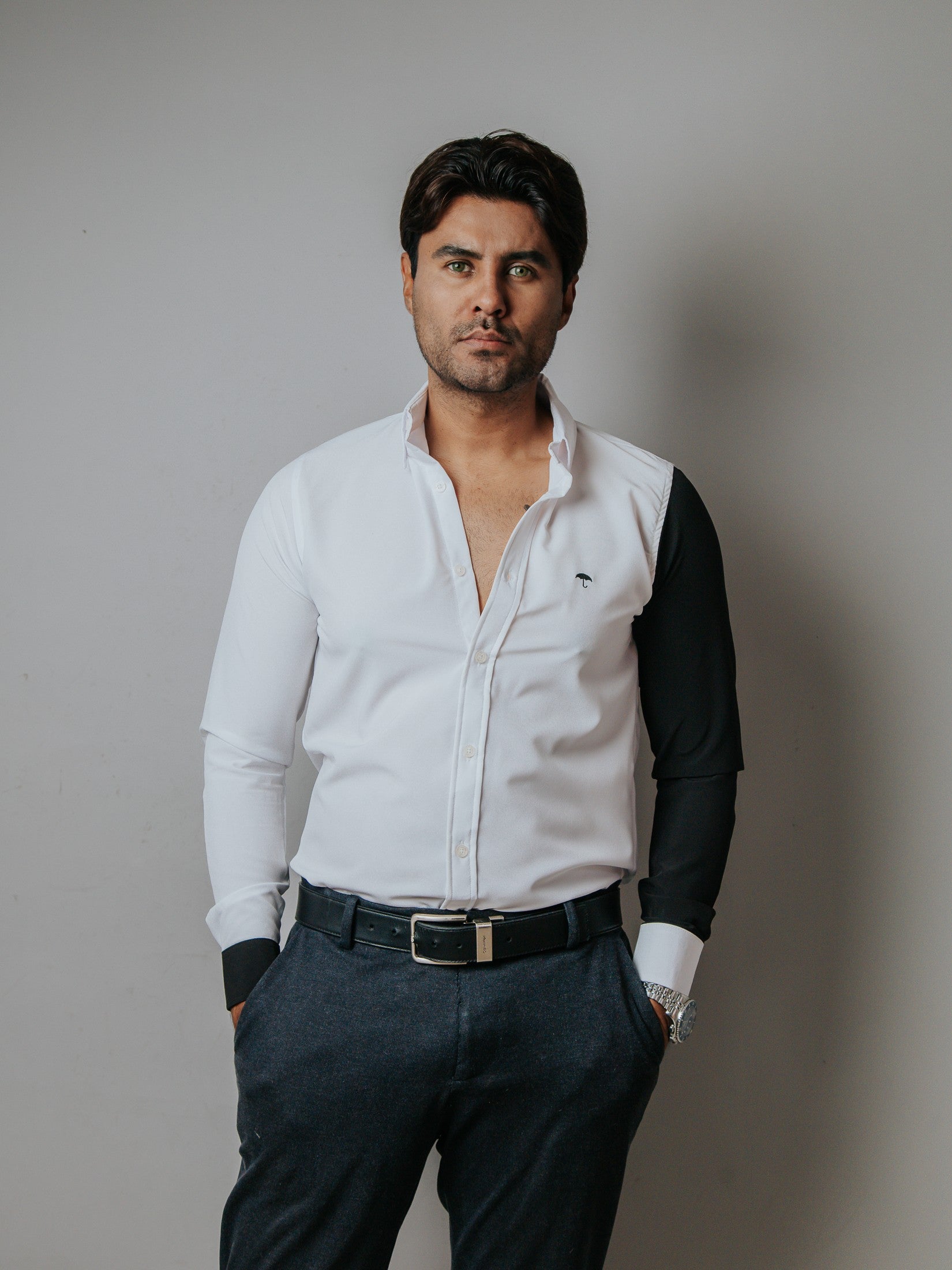 Camisa Hombre Lisa Blanca Manga Negra