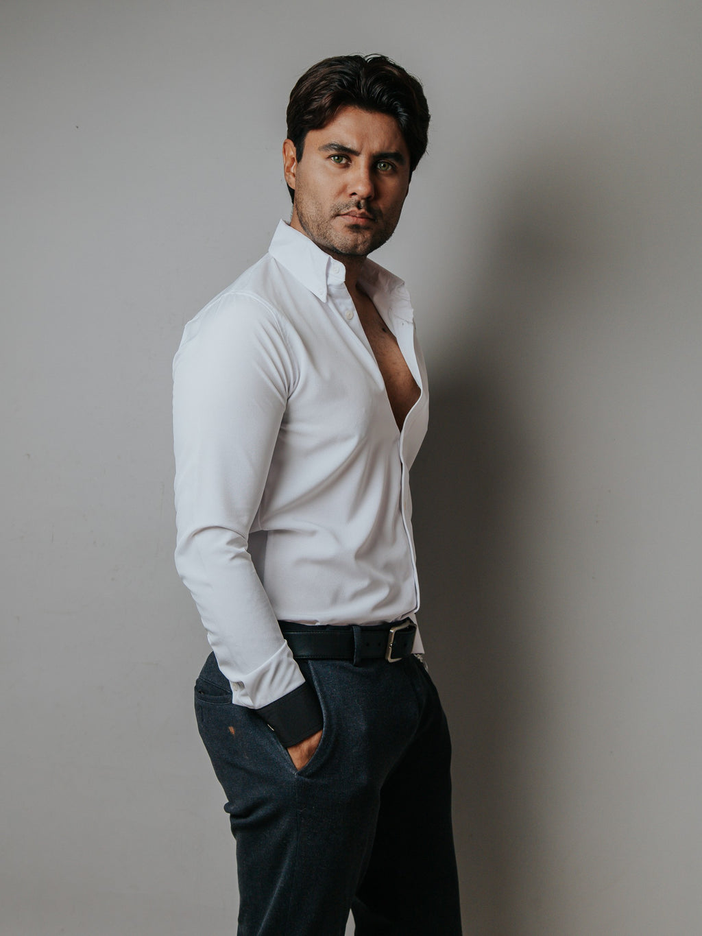 Camisa Hombre Lisa Blanca Manga Negra