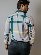 Camisa Hombre Casual Gris Detalles Líneas Amarillo y Rojo