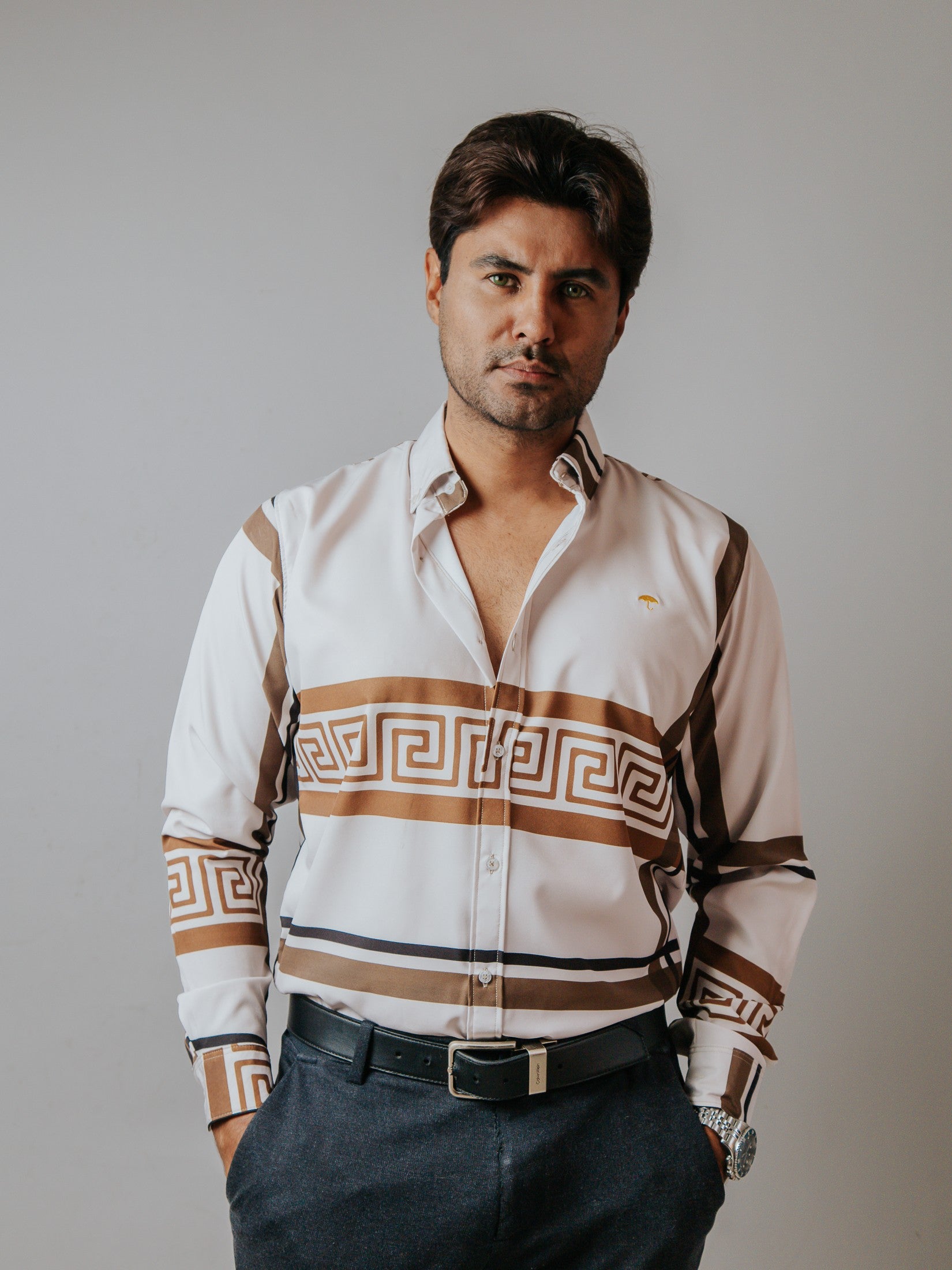 Camisa Hombre Beige Claro Det. Griego Café