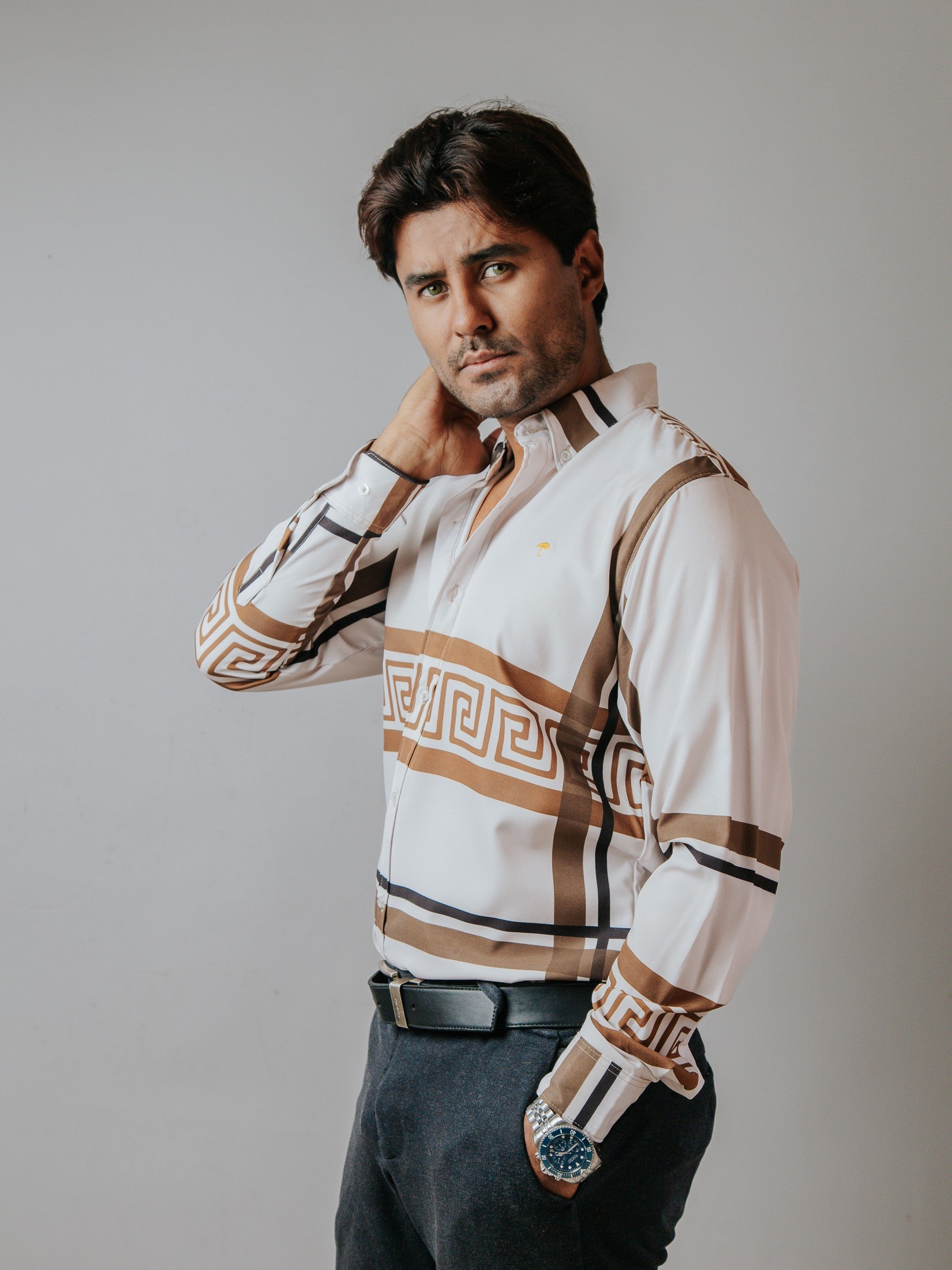 Camisa Hombre Beige Claro Det. Griego Café