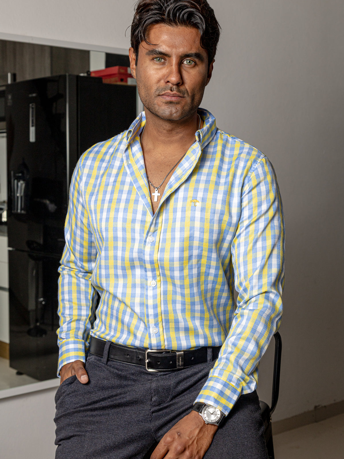 Camisa de Hombre   — Moon & Rain. Prenda elegante y moderna.