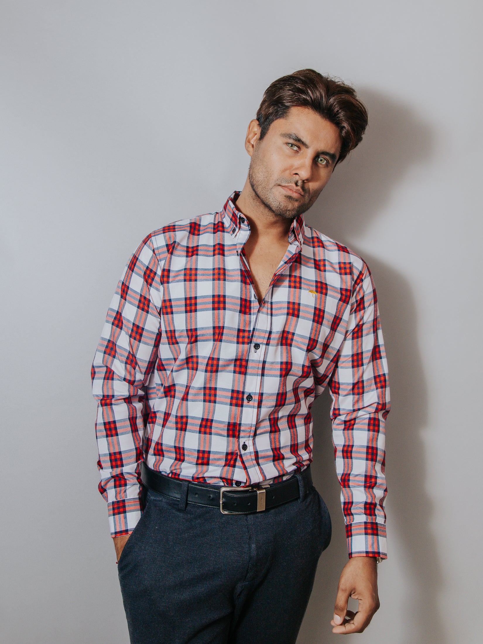 Camisa Hombre Casual Blanca Cuadros Rojo y Azul Marino