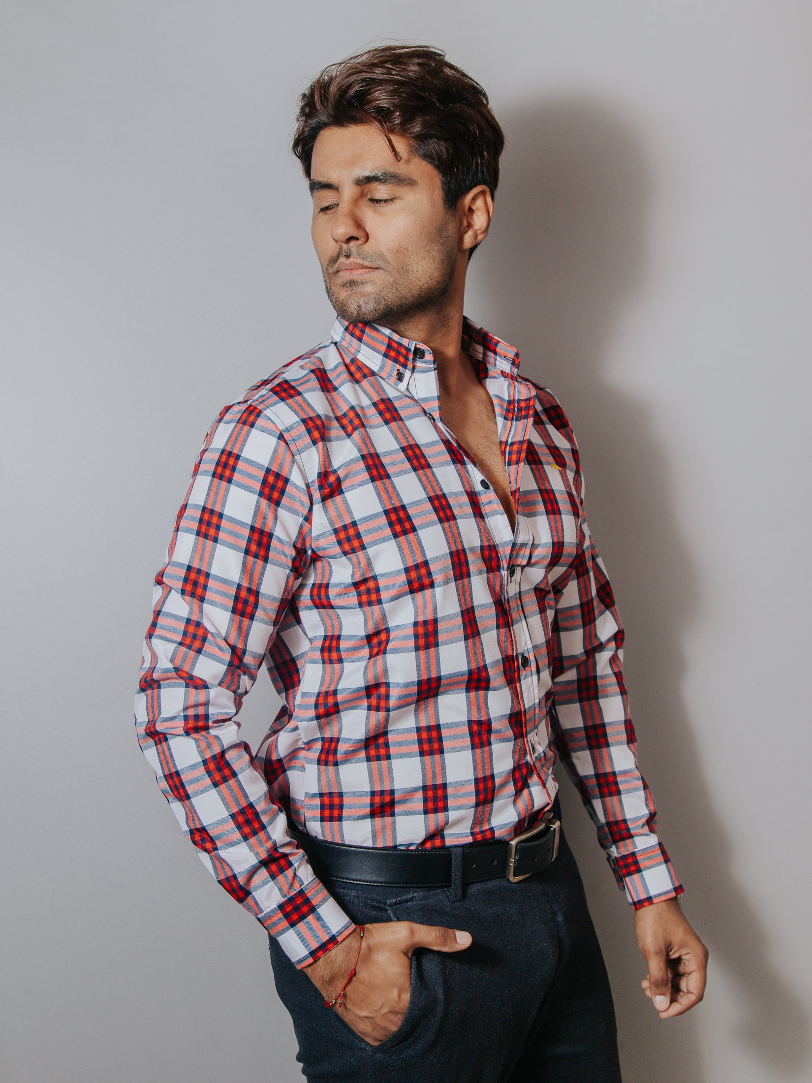 Camisa Hombre Casual Blanca Cuadros Rojo y Azul Marino