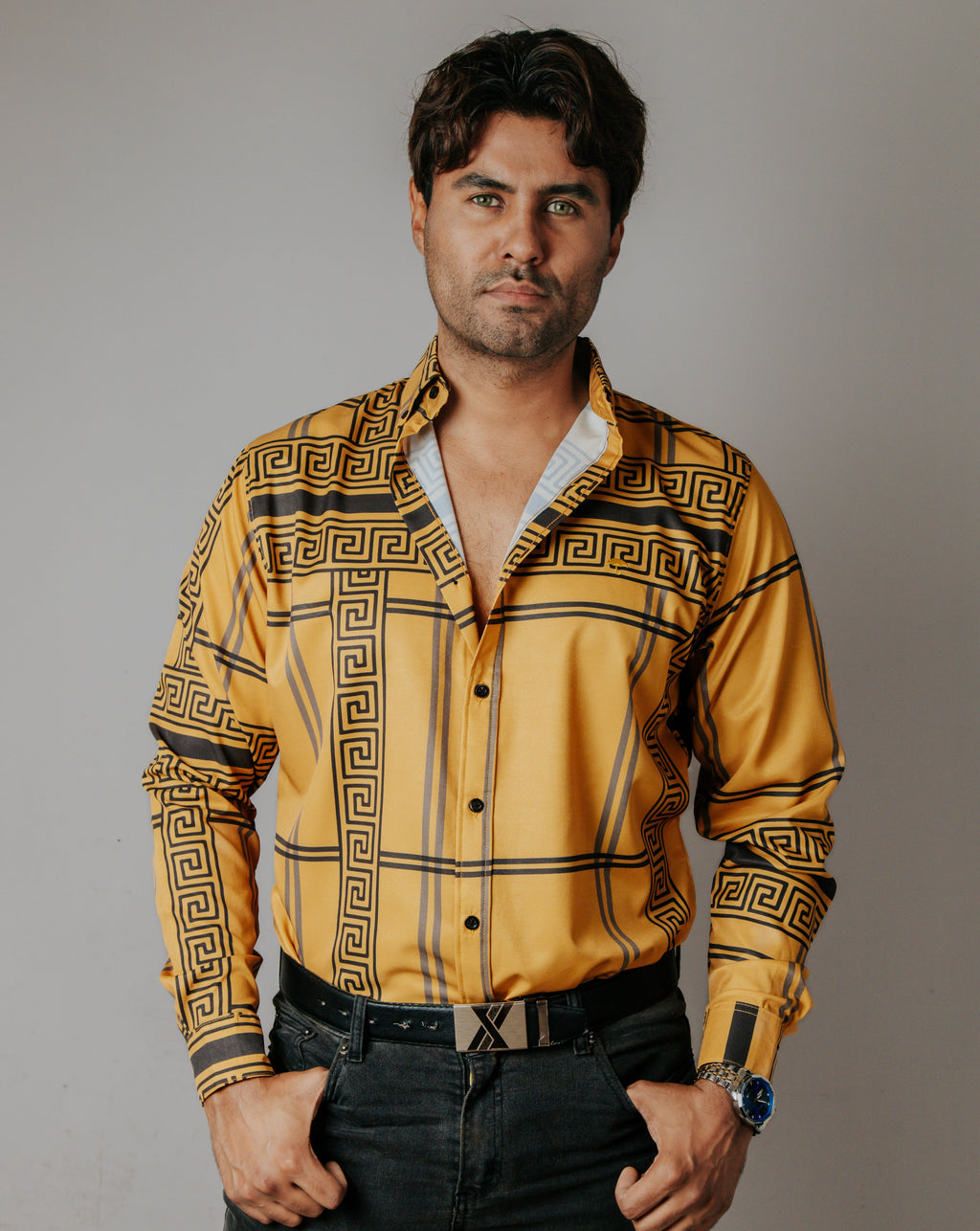 Camisa Hombre Casual Mostaza Grecas Gris y Negro
