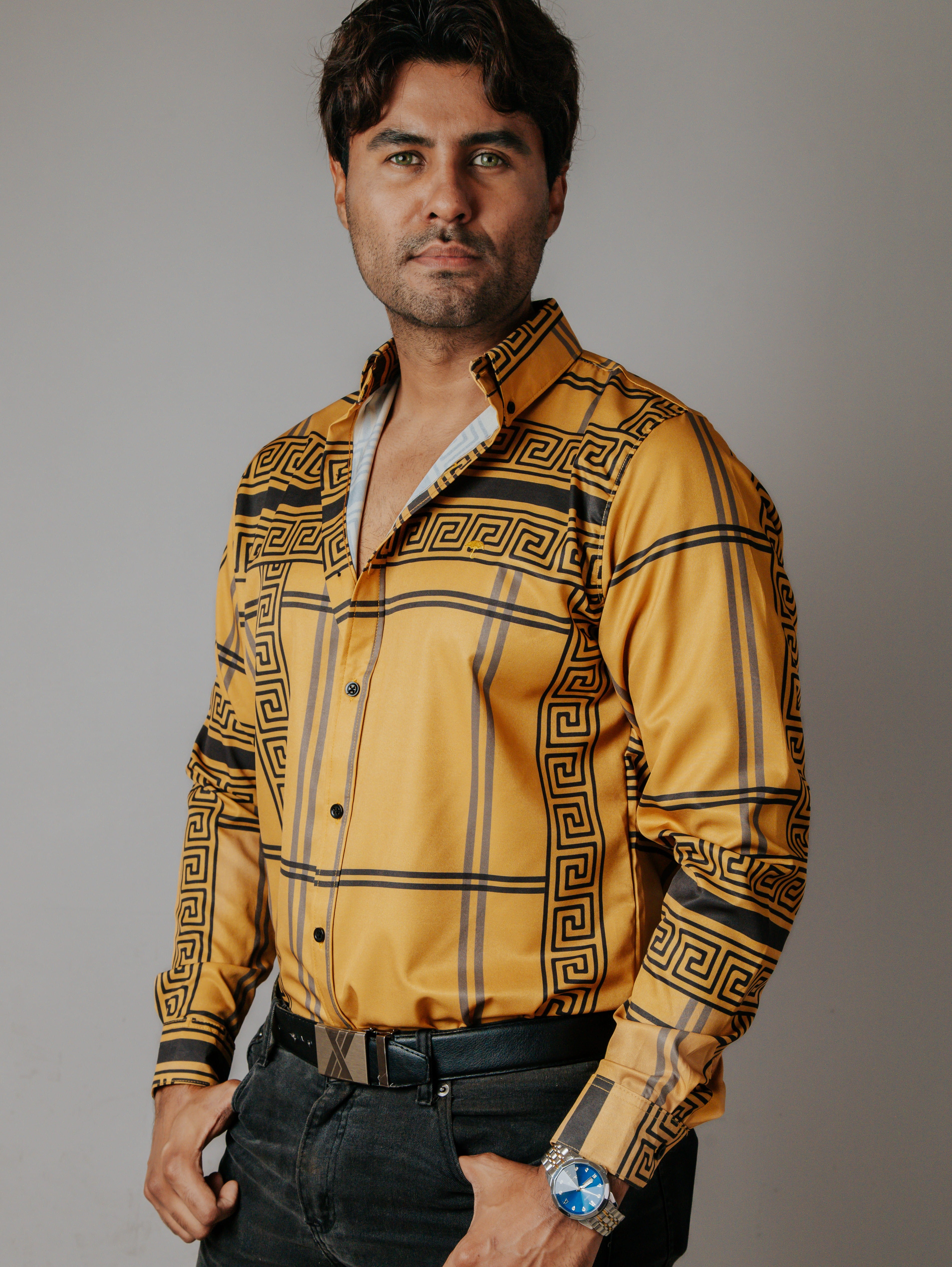 Camisa Hombre Casual Mostaza Grecas Gris y Negro