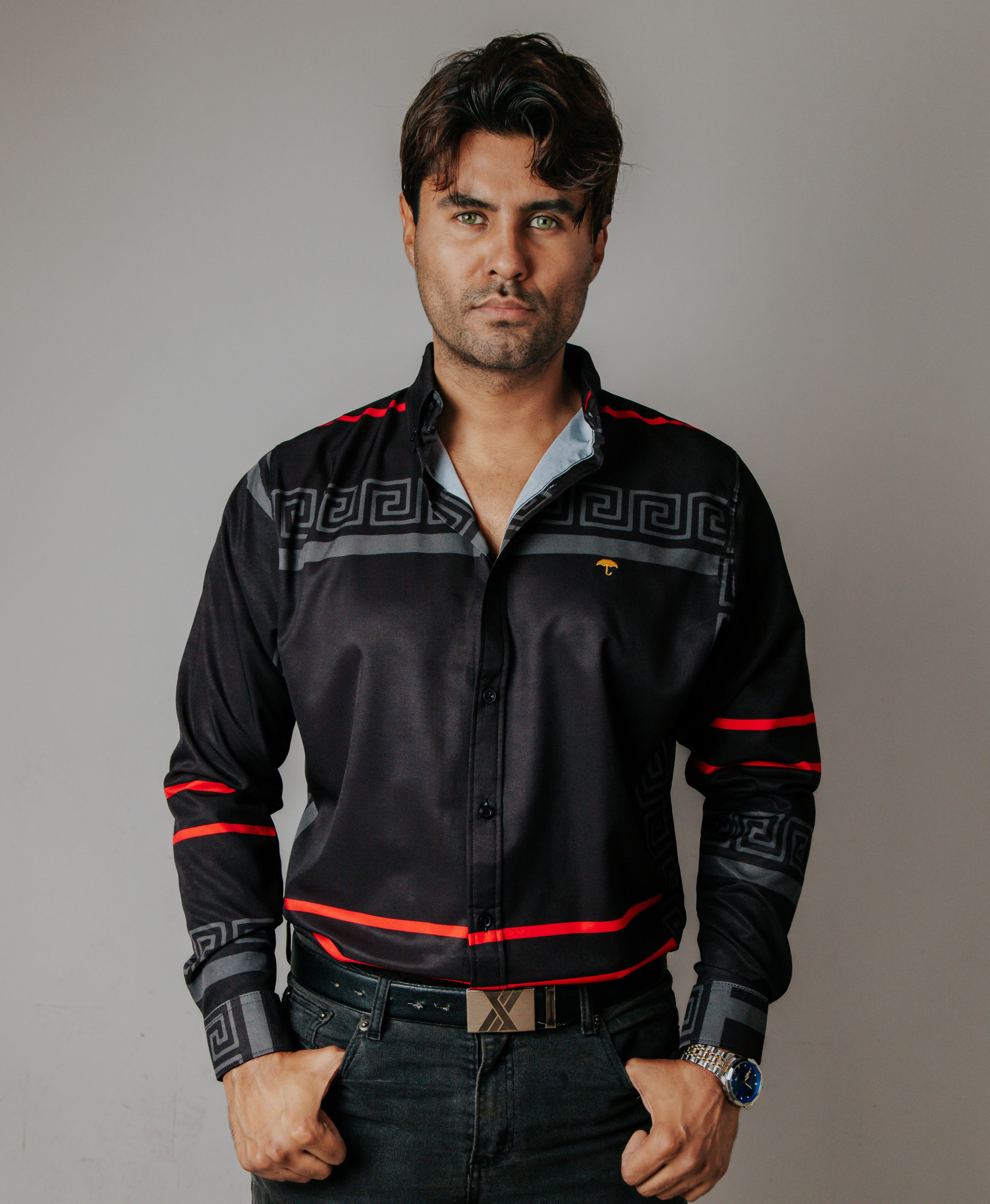 Camisa Hombre Casual Negra Grecas Gris Línea Roja