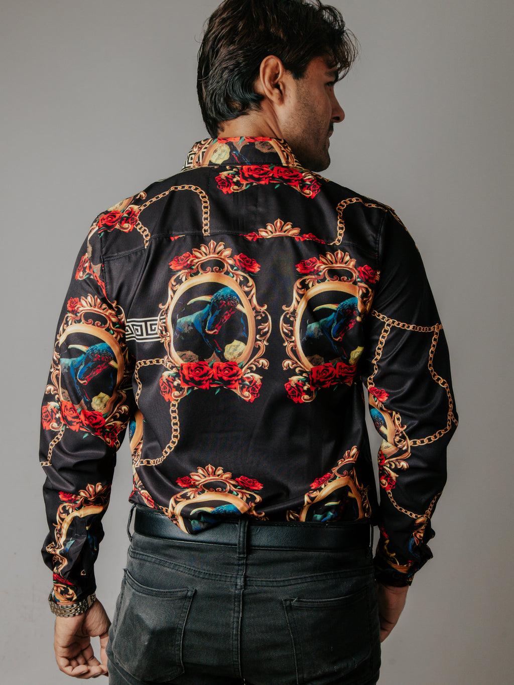 Camisa Hombre Casual Slim Fit Negro Toro Medallón