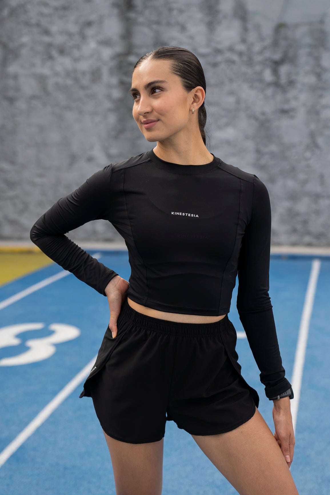 PLAYERA MANGA LARGA NEGRA PARA MUJER KINESTESIA