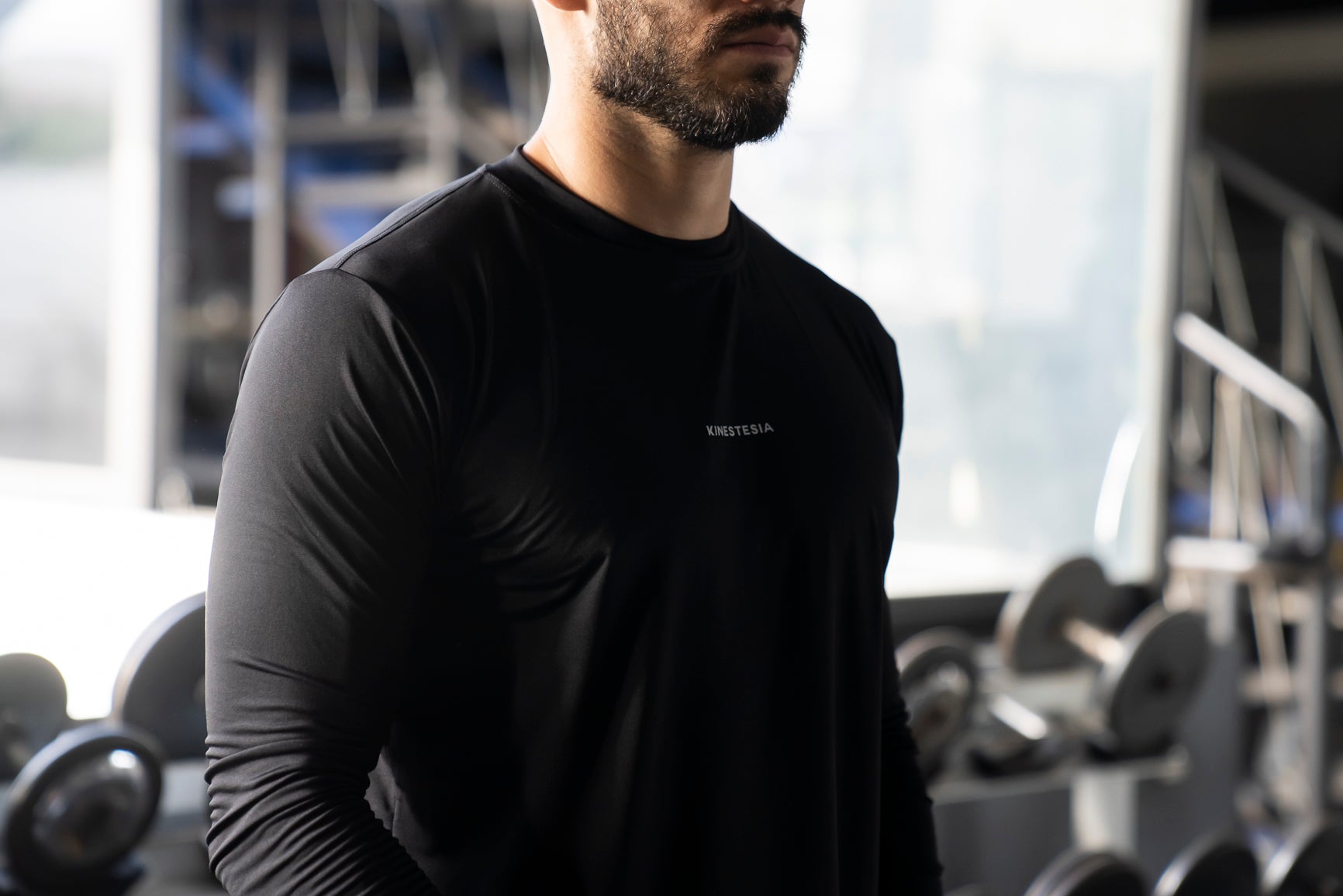 PLAYERA MANGA LARGA NEGRA PARA HOMBRE KINESTESIA