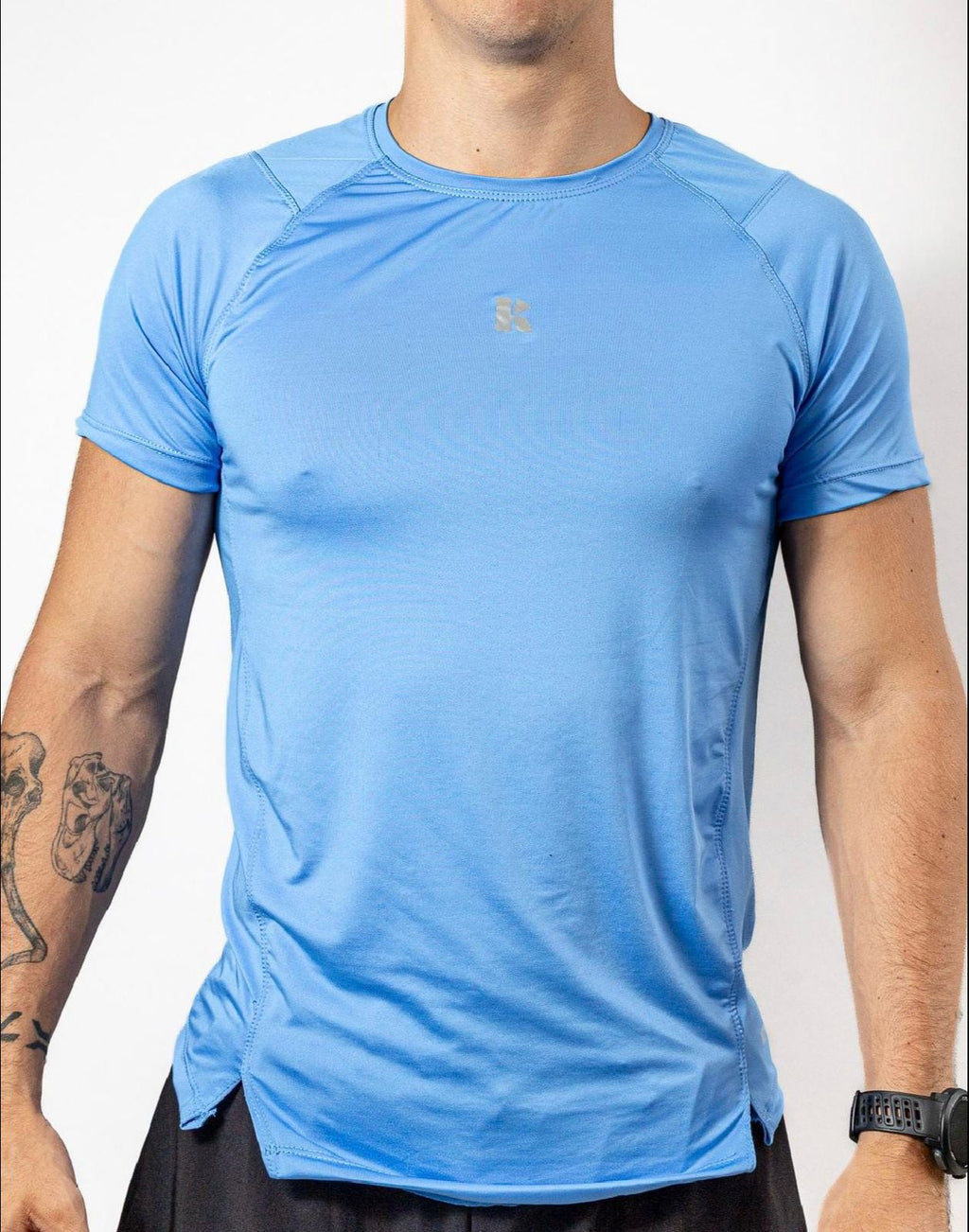 PLAYERA MANGA CORTA AZUL CYAN PARA HOMBRE KINESTESIA BASIC