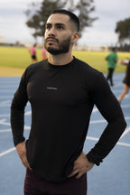 PLAYERA MANGA LARGA NEGRA PARA HOMBRE KINESTESIA