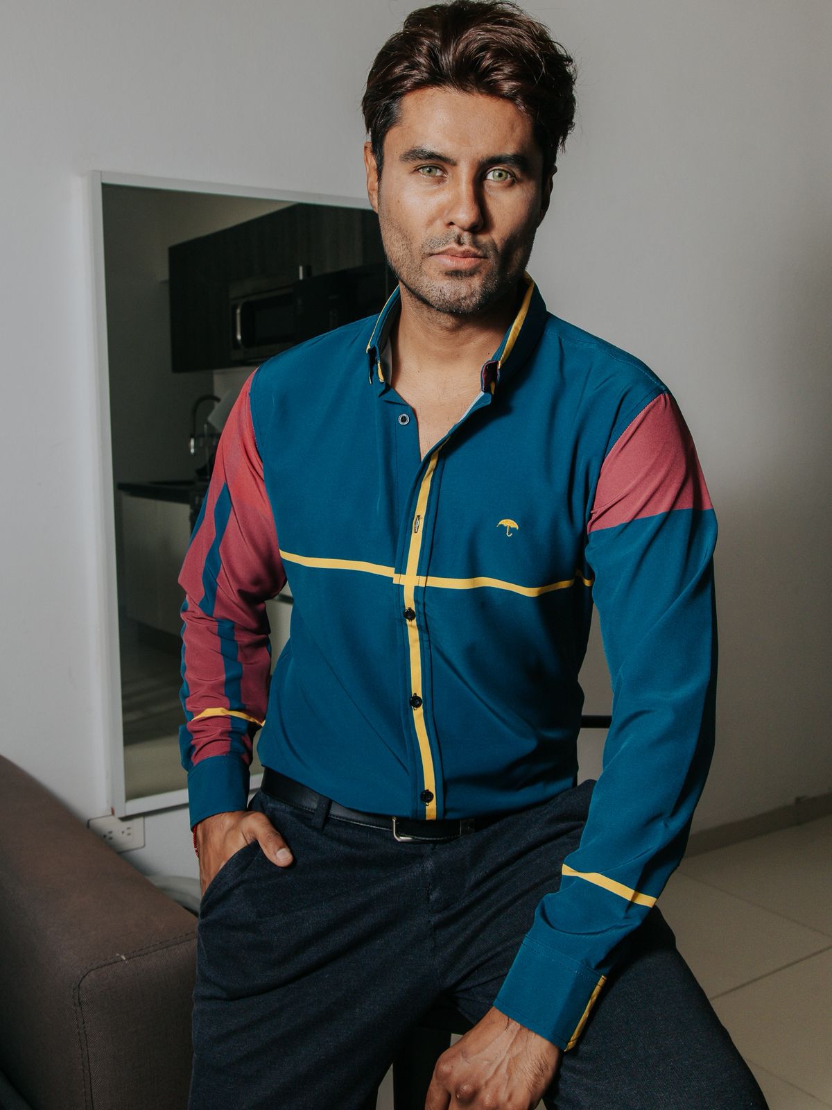 Camisa Hombre Casual Azul Franja Vino y Línea Amarilla