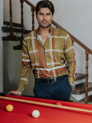 Camisa Hombre Casual Verde Olivo Detalle Griego Marrón y  Blanco
