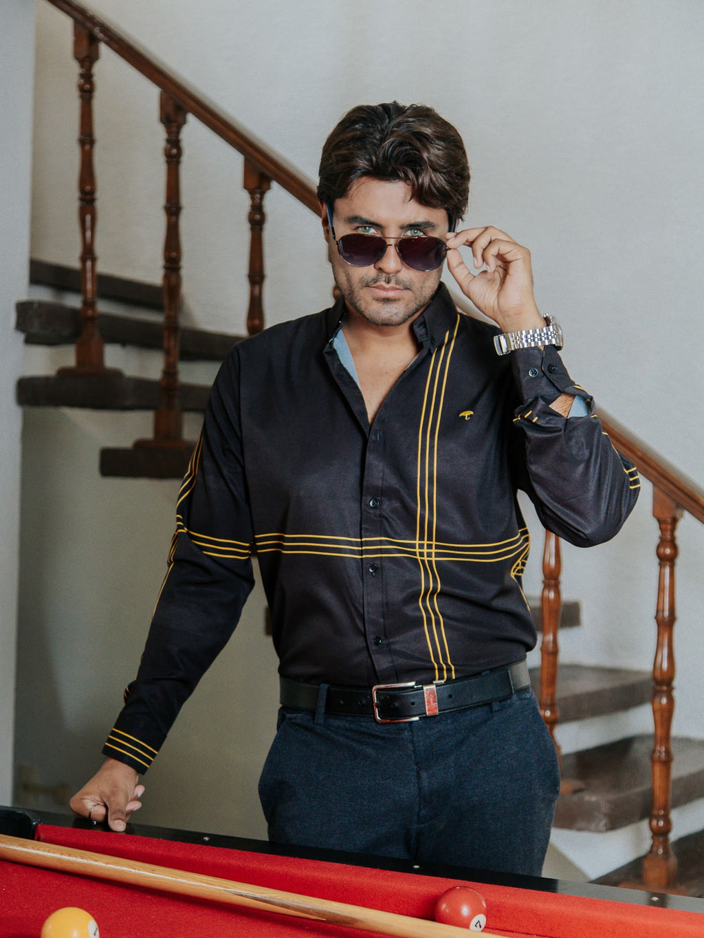 Camisa Hombre Casual Negro Detalle Líneas Amarillas