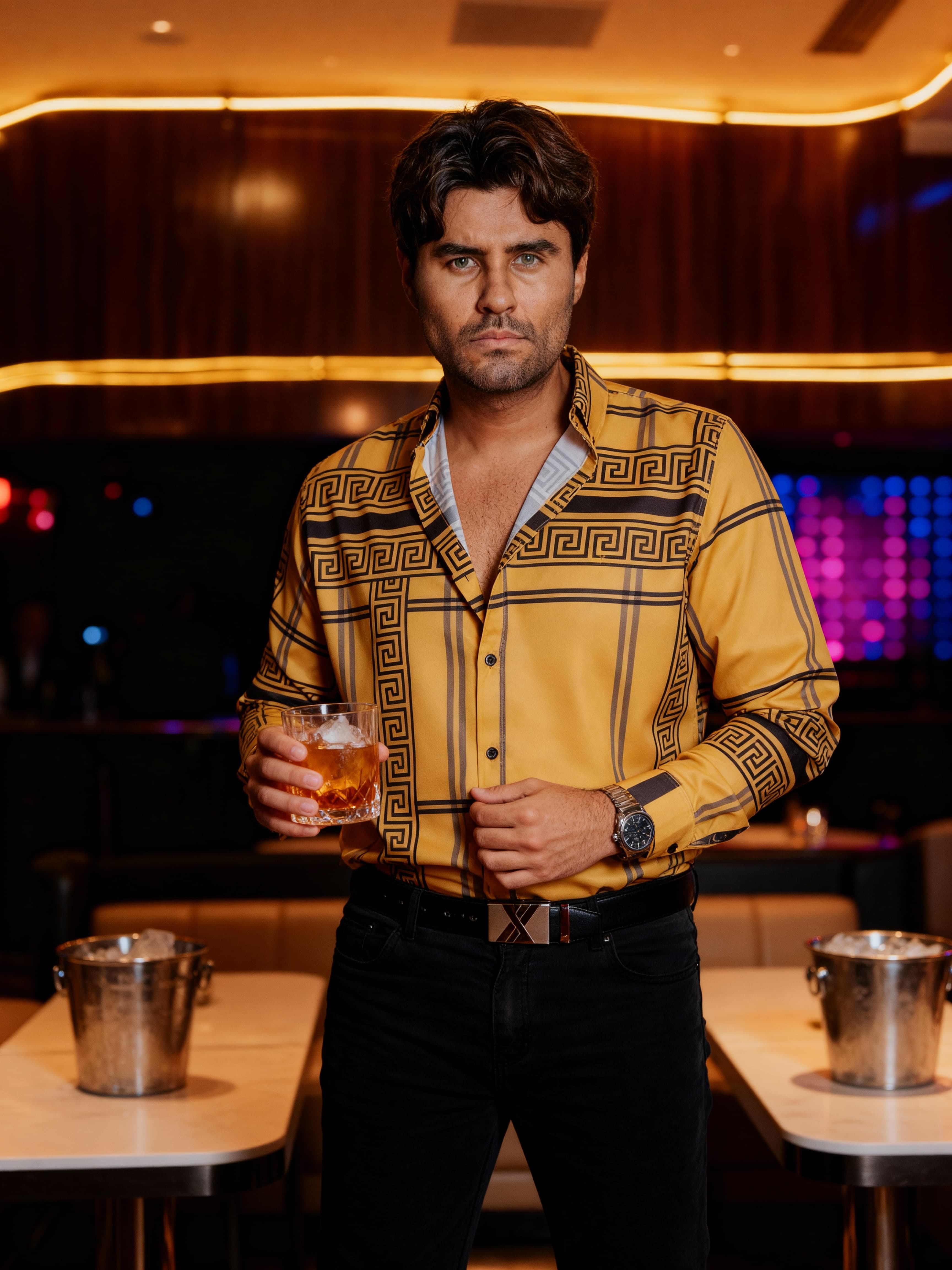 Camisa Hombre Manga Larga Amarilla Grecas Negras