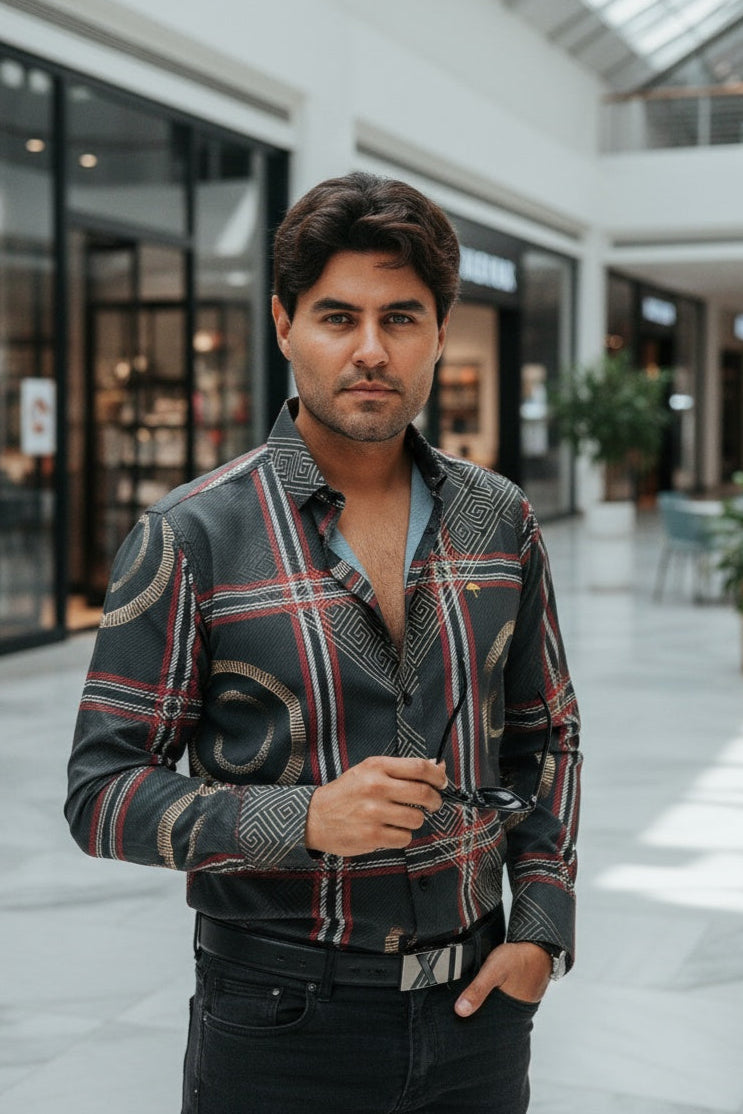 Camisa Hombre Casual Negra Línea Roja y Blanca Greca Dorada