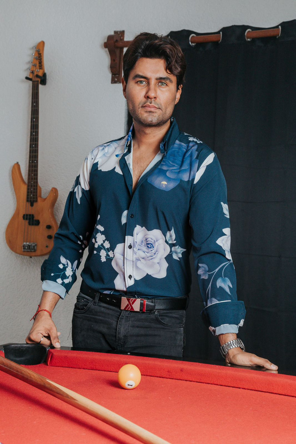 Camisa Hombre Casual Negra Rosas Moradas y Blancas