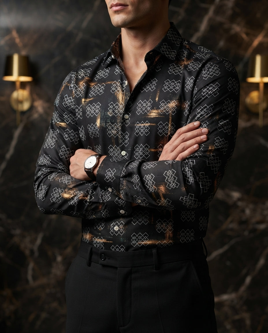 Camisa Hombre Casual Negra Figuras Blancas Destellos Dorados