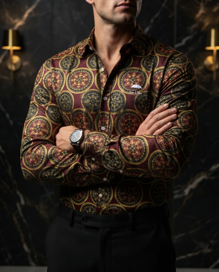 Camisa Hombre Casual Vino Figuras Doradas, Negras