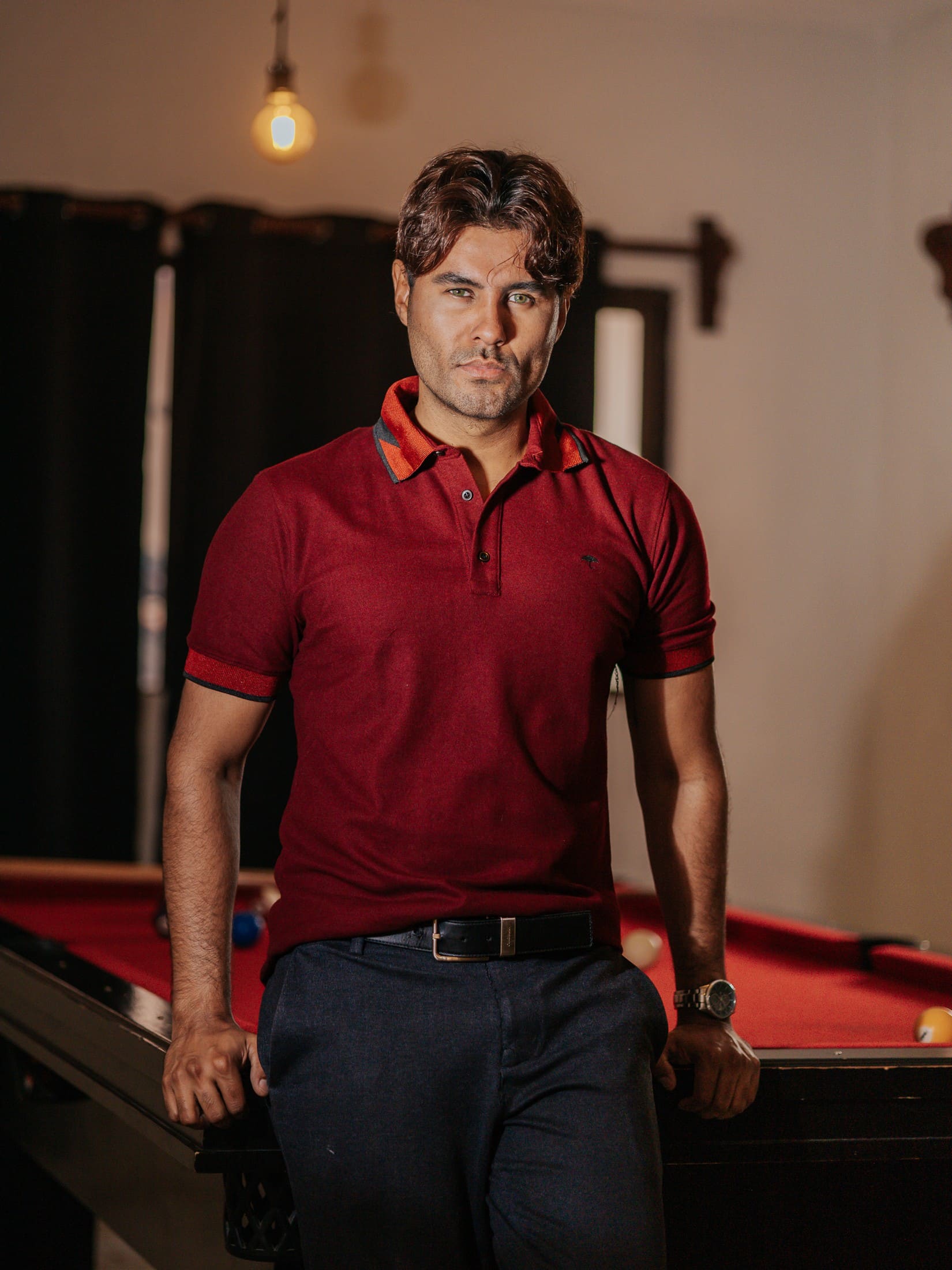 Playera Polo Hombre Slim Fit Vino Detalle Rojo y Negro